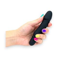 Mini vibrador Stev Mini compacto y potente, diseño moderno y vibrador portátil discreto, Glow & Vibe.