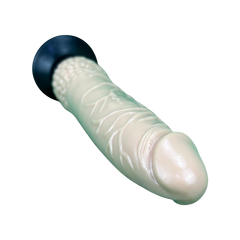 Vibrador Soft Rider con textura suave y diseño ergonómico, color elegante, vibrador cómodo y flexible para mujer, marca Glow & Vibe.