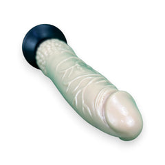 Vibrador Soft Rider con textura suave y diseño ergonómico, color elegante, vibrador cómodo y flexible para mujer, marca Glow & Vibe.