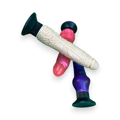Vibrador Soft Rider con textura suave y diseño ergonómico, color elegante, vibrador cómodo y flexible para mujer, marca Glow & Vibe.