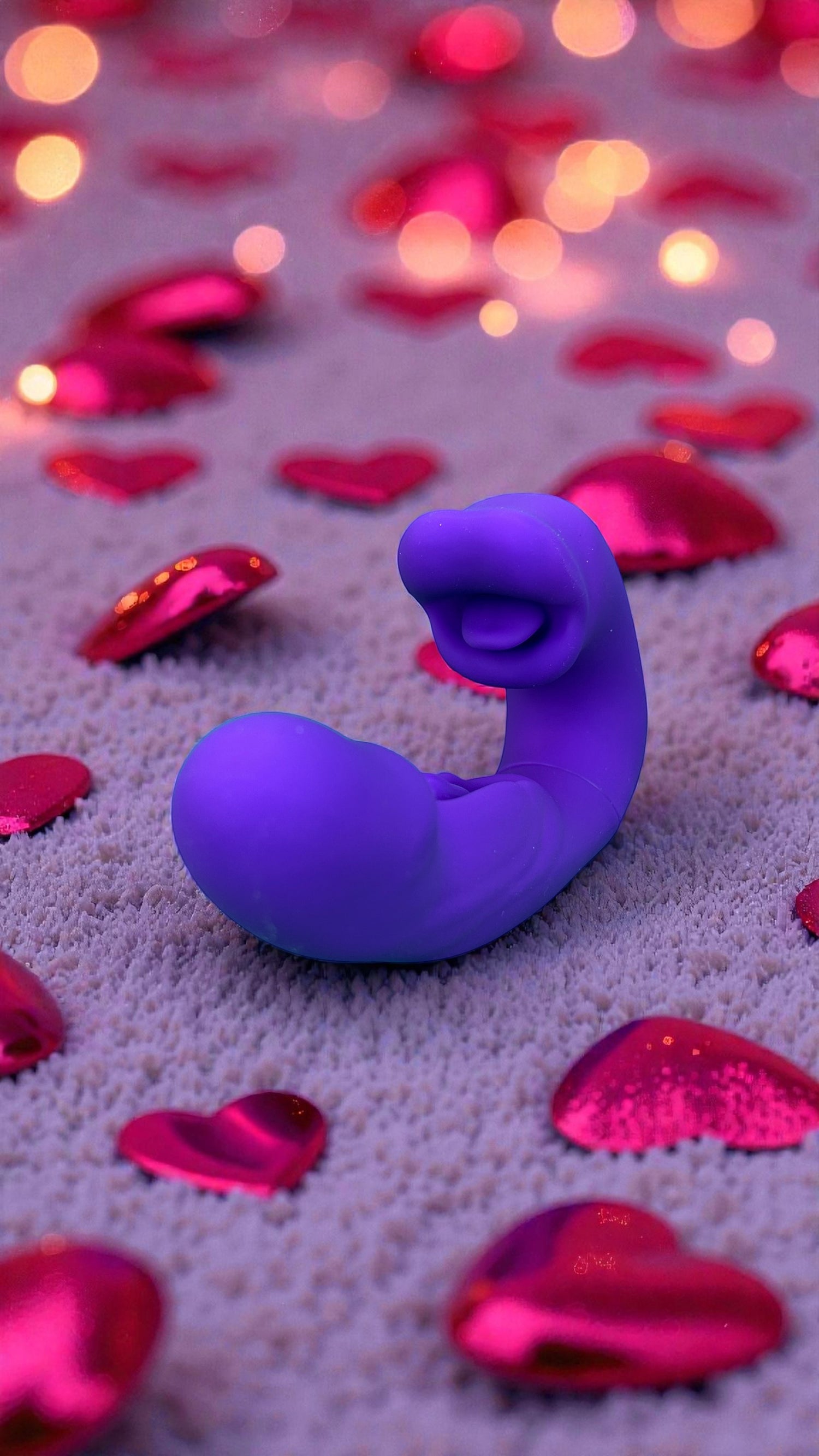 Vibrador Royal Tongue triple con motor y estimulador móvil de punto G, simulación de lengua y mordiscos, diseño elegante Glow & Vibe.