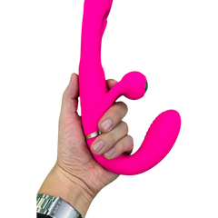 Vibrador Triple Desire con triple motor, punto G móvil y pulsaciones intensas en el clítoris, diseño texturizado y elegante Glow & Vibe.
