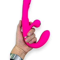 Vibrador Triple Desire con triple motor, punto G móvil y pulsaciones intensas en el clítoris, diseño texturizado y elegante Glow & Vibe.