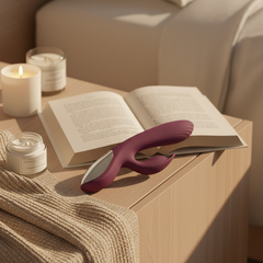 Vibrador Demon Duo con doble estimulación de punto G y clítoris, 10 funciones vibrantes, diseño provocador Glow & Vibe.