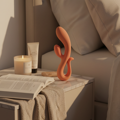 Vibrador doble Glow Rabbit Glow & Vibe con estimuladores de punto G y clítoris, de silicón suave y ergonómico.