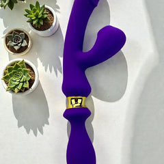 Vibrador Intense Destiny con succión clitorial, punto G y plug anal integrado Glow & Vibe.