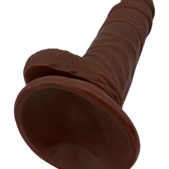 Dildo realista Marcus con testículos y ventosa, color piel, material suave y firme de Glow & Vibe.