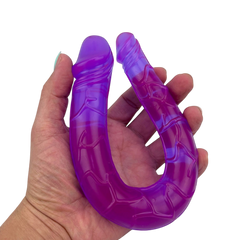 Dildo doble realista Double Ecstasy Magic Flesh con doble cabeza, textura suave, marca Glow & Vibe.
