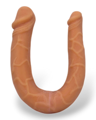 Dildo doble flexible Double Fun color piel, juguete erótico versátil para placer compartido de Glow & Vibe.
