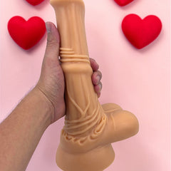 Dildo de caballo Play Horse flexible con testículos, diseño realista y potente, marca Glow & Vibe.