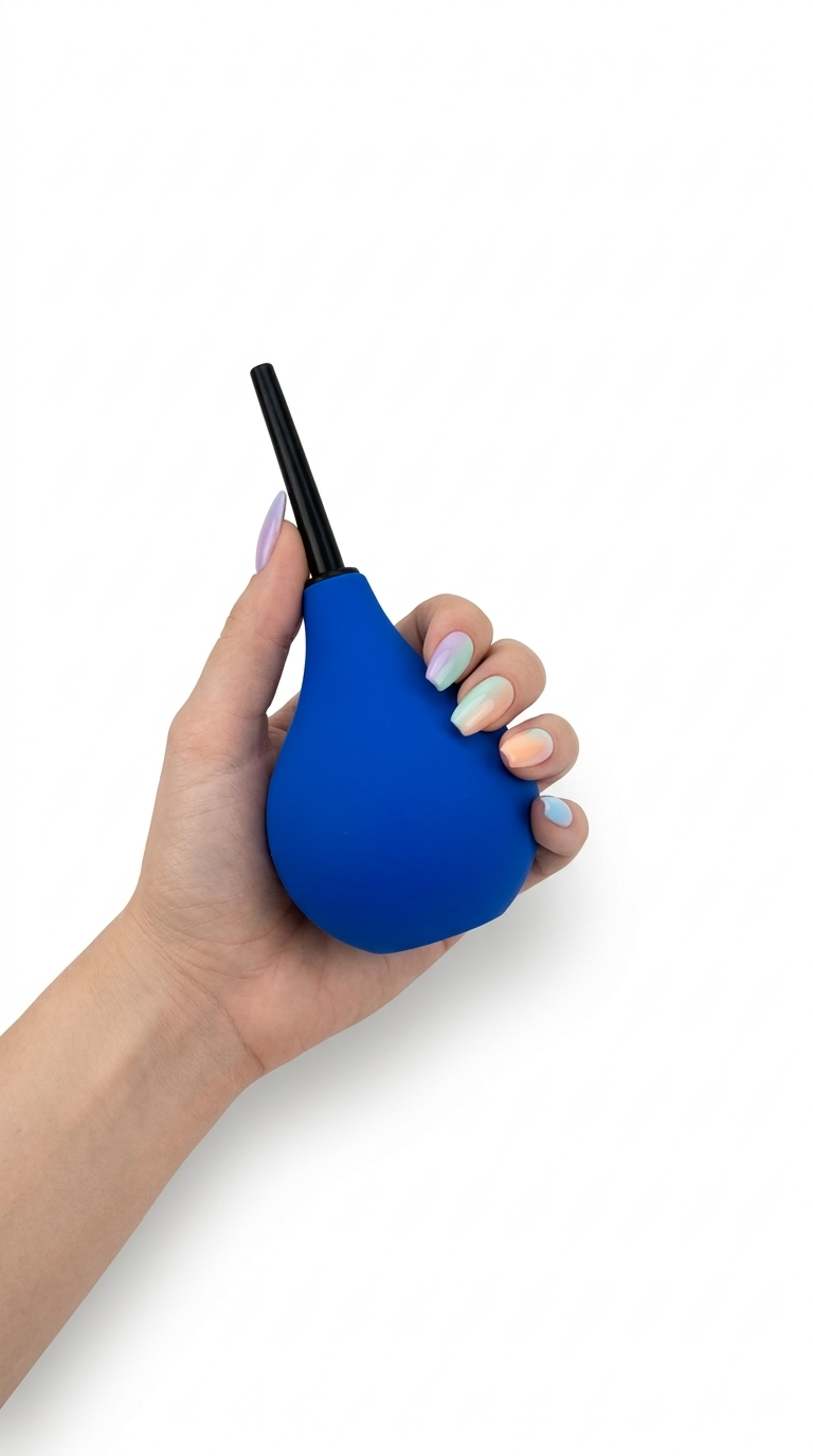Ducha anal Max Pleasure de silicón suave con plug estimulador de próstata, diseño cómodo y funcional de Glow & Vibe.
