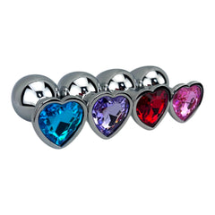Butt plug metálico Gema Heart con brillante gema en forma de corazón, diseño elegante y coqueto de Glow & Vibe.