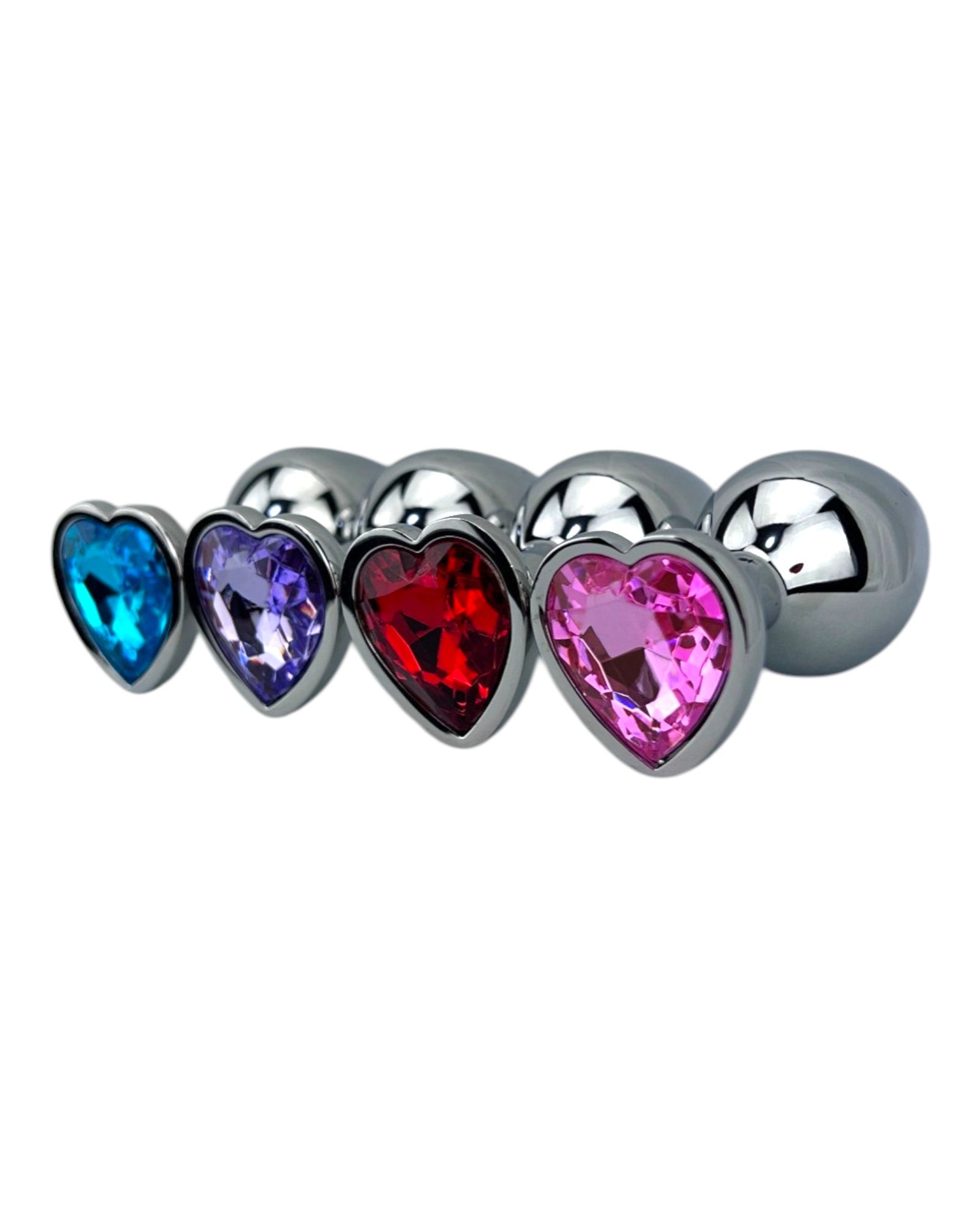 Butt plug metálico Gema Heart con brillante gema en forma de corazón, diseño elegante y coqueto de Glow & Vibe.