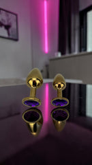 Plug anal metálico Gema Golden en acabado dorado, diseño elegante y lujoso de Glow & Vibe.