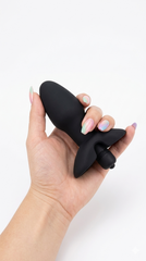 Plug anal Rocket Plug de silicón suave con 10 funciones de vibración, textura sedosa y diseño moderno de Glow & Vibe.