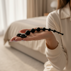 Bolas anales Pearl Beads de silicón suave y flexible, diseño elegante y progresivo de Glow & Vibe.