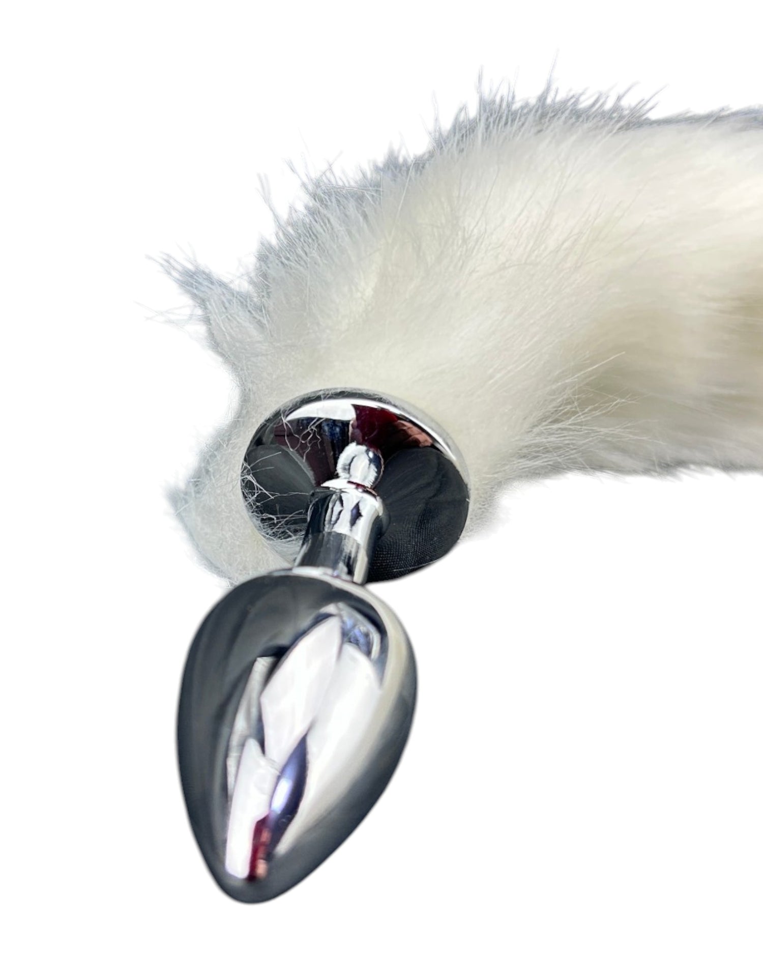 Plug anal Foxy Snow metálico con cola blanca de peluche, diseño elegante y sofisticado de Glow & Vibe.