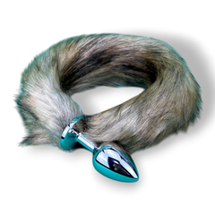Plug anal Foxy Tail metálico con cola de zorro de peluche, diseño elegante y esponjoso de Glow & Vibe.
