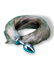 Plug anal Foxy Tail metálico con cola de zorro de peluche, diseño elegante y esponjoso de Glow & Vibe.
