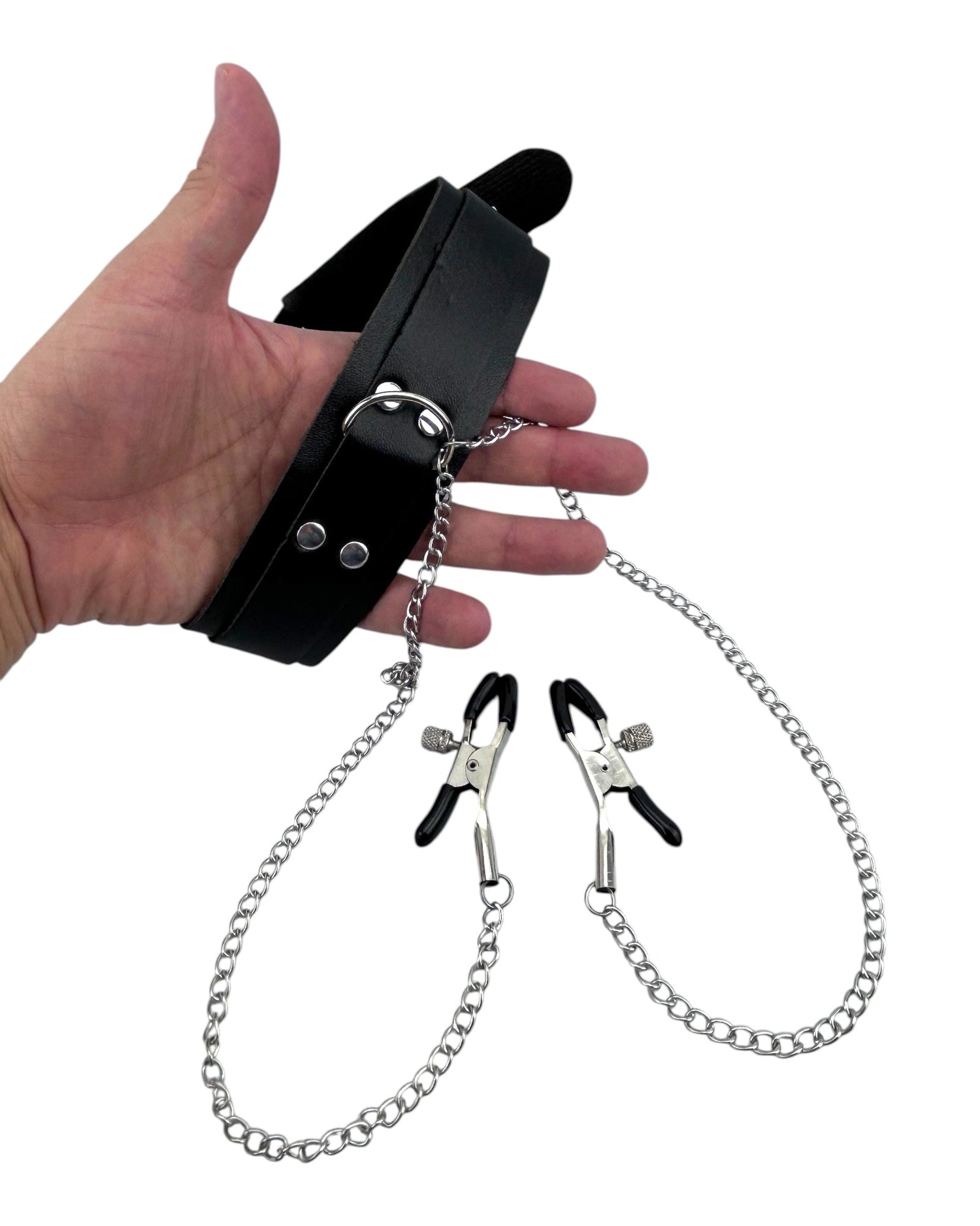 Collar de vinil negro con forro de terciopelo y cadenas metálicas, pezoneras ajustables de Glow & Vibe.