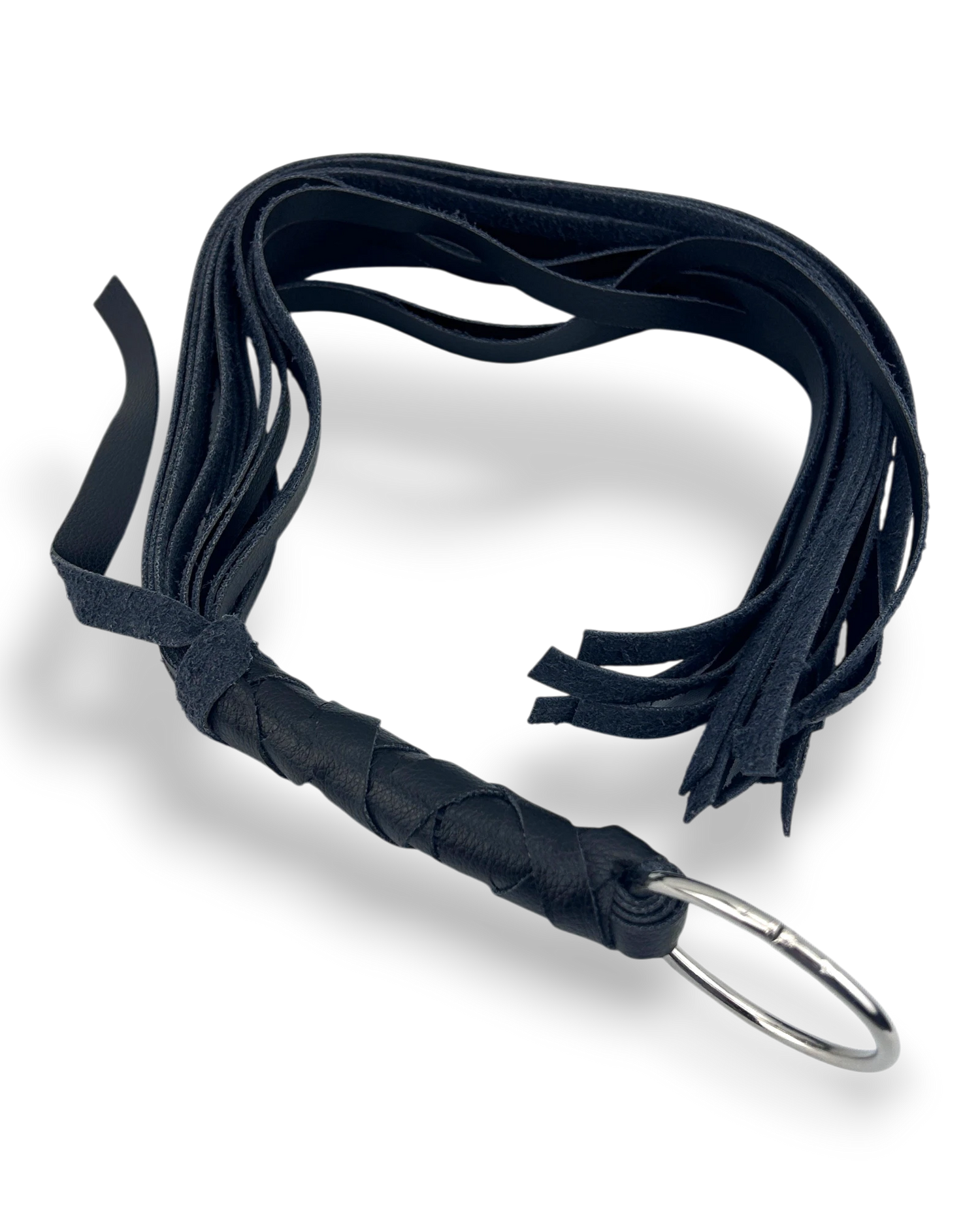 Látigo negro de piel suave con argolla metálica de Glow&Vibe. Diseño de tiras para control y precisión.