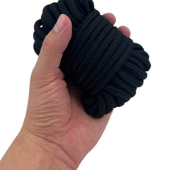 Glow & Vibe Fetish Bound cuerda de nylon trenzado negra de 10 metros para juegos de ataduras sensuales y bondage.