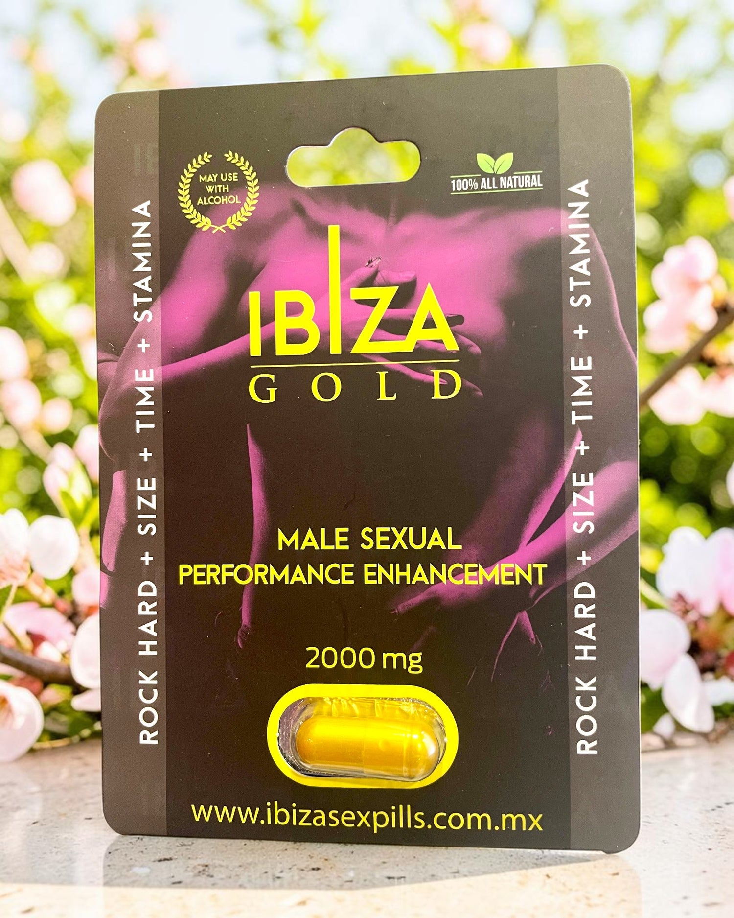 Empaque de Glow&Vibe Ibiza Gold, suplemento natural para mejorar el rendimiento sexual masculino con cápsula amarilla.