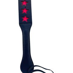 Glow & Vibe XOXO Paddle de cuero sintético negro con recortes de estrellas fucsia y correa para colgar.