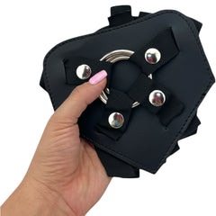 Arnés Triple Control de Glow&Vibe en nylon negro ajustable, con tres anillos metálicos intercambiables para mayor versatilidad.