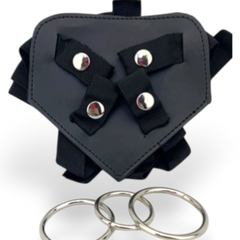 Arnés Triple Control de Glow&Vibe en nylon negro ajustable, con tres anillos metálicos intercambiables para accesorios.