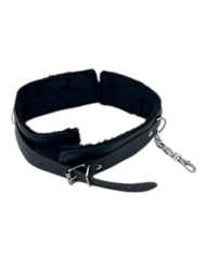 Collar negro de cuero con forro de pelo sintético y cadena de Glow&Vibe