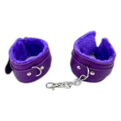 Glow&Vibe Kit de bondage morado con forro de felpa, incluye 4 esposas, collar, antifaz, cuerda, látigo y mordaza.