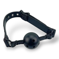 Mordaza bucal negra de cuero sintético con pelota rígida perforada de 4 cm, de Glow&Vibe