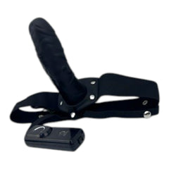 Arnés negro con funda de strap-on realista y control de vibración por cable de Glow&Vibe.