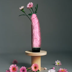 Vibrador Pearl Vibe con acabado perla, diseño suave y elegante, vibrador sofisticado para mujer, Glow & Vibe.
